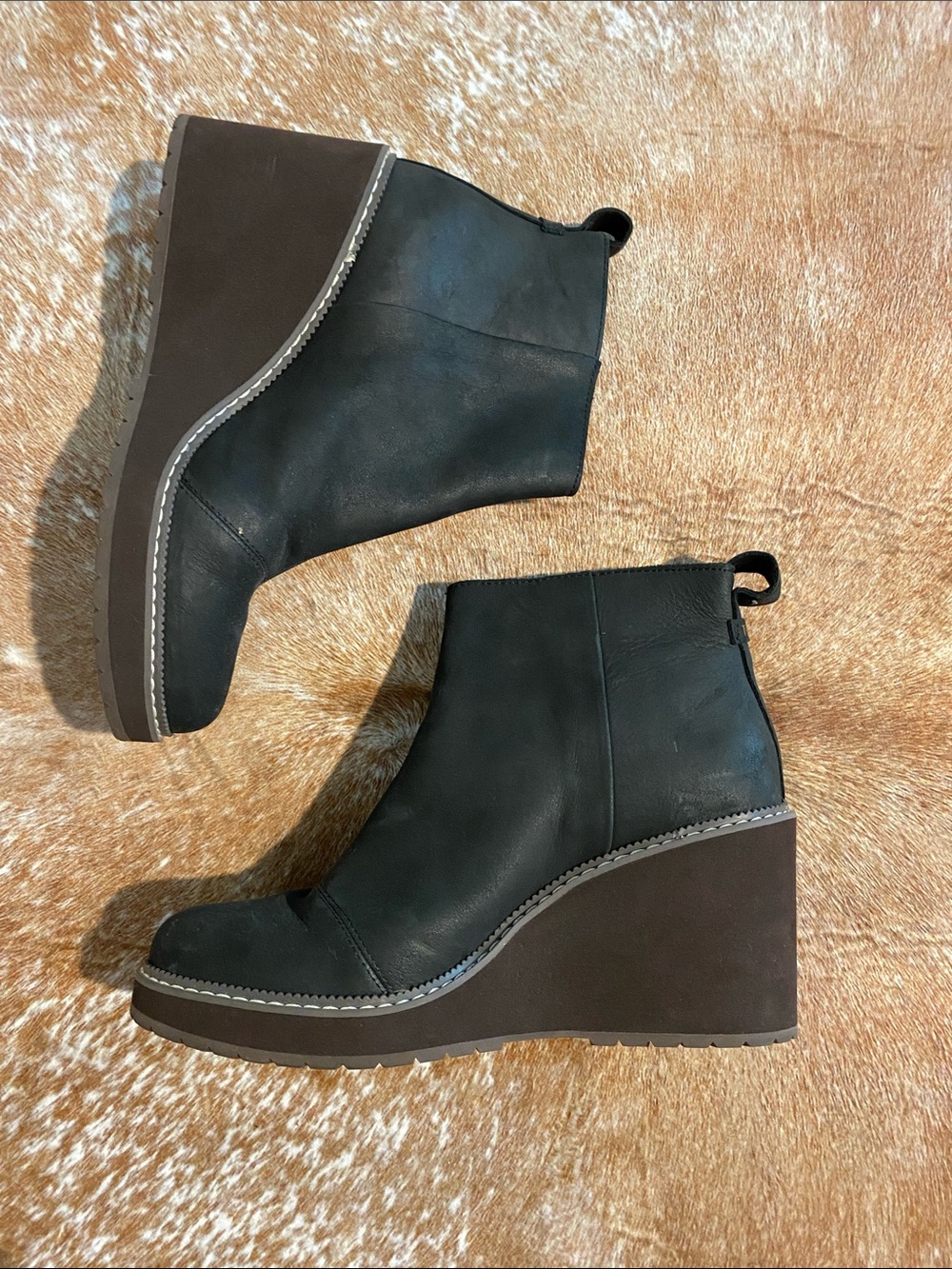 Toms Wedge Ankle Boots in Black Leather size 8w